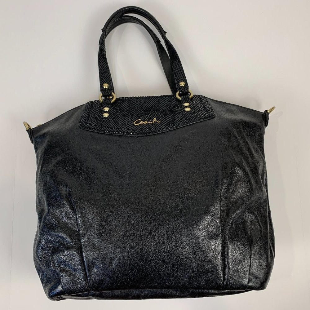 Coach Solid Black Leather Shoulder/Handbag Bag Sn… - image 8